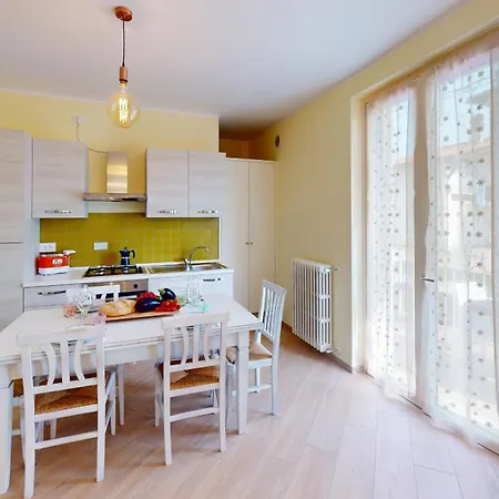 Apartment Pinko House Free Wifi By Bookinggardalake Manerba del Garda