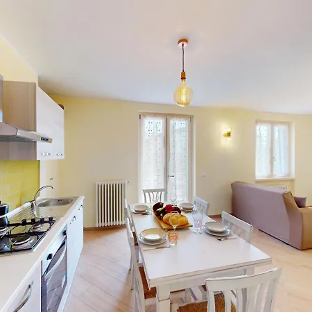 Pinko House Free Wifi By Bookinggardalake Apartment *