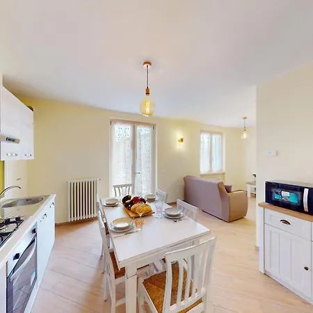 Pinko House Free Wifi By Bookinggardalake Apartment *