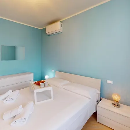 Pinko House Free Wifi By Bookinggardalake Manerba del Garda